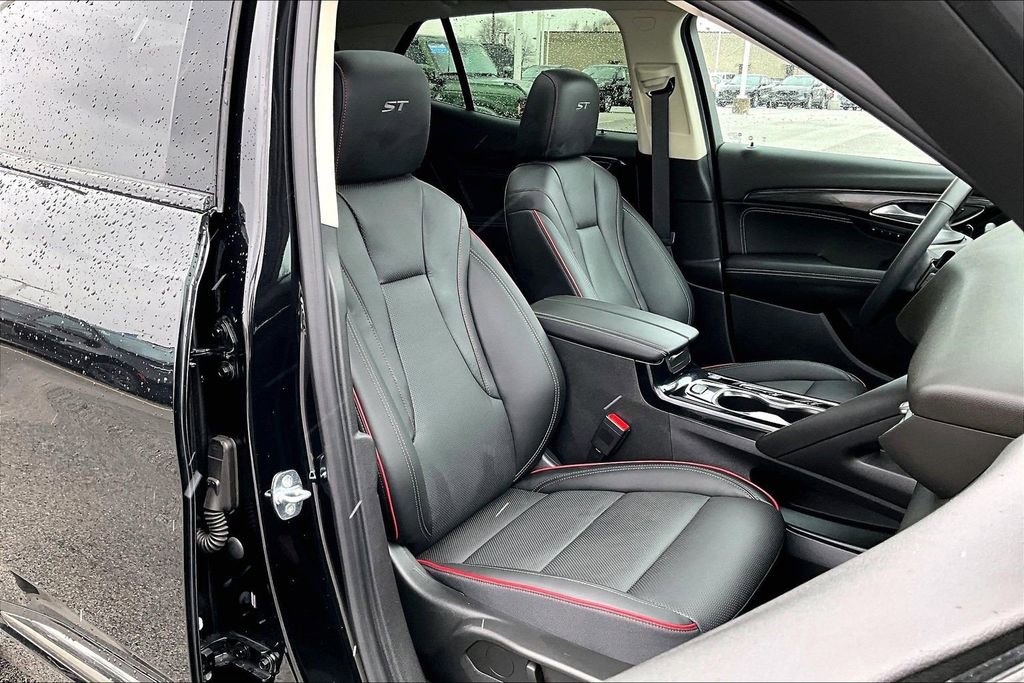 Used 2023 Buick Envision Essence w/ Sport Touring Package AWD/4WD image 7