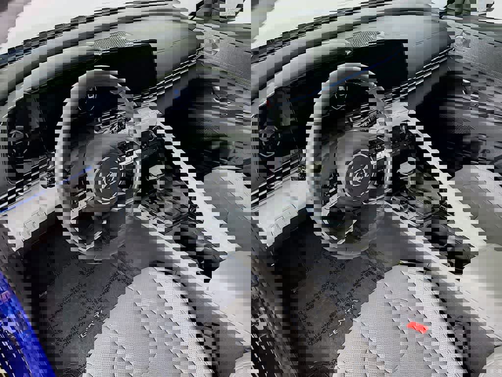 Used 2026 Hyundai Elantra Limited w/ Cargo Package image 9