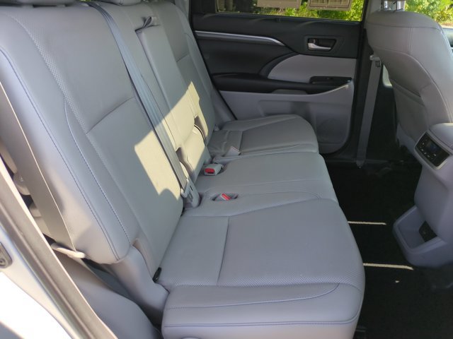 Used 2017 Toyota Highlander Limited FWD image 33