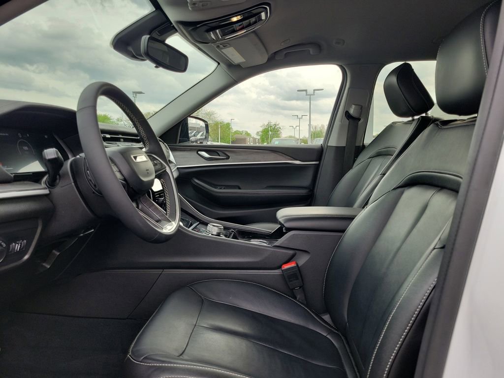 Used 2023 Jeep Grand Cherokee L Limited image 18