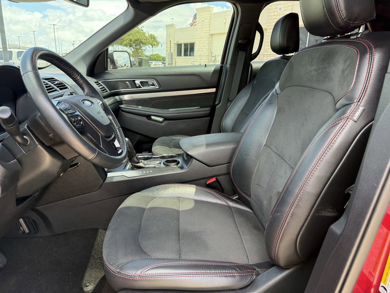 Certified 2019 Ford Explorer XLT w/ Equipment Group 202A FWD image 24