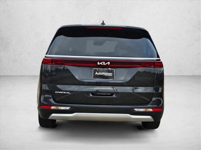 Used 2024 Kia Carnival EX FWD image 4