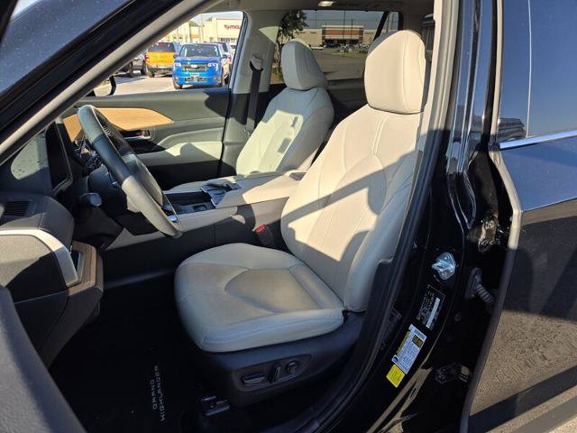 Used 2024 Toyota Grand Highlander AWD Hybrid image 10