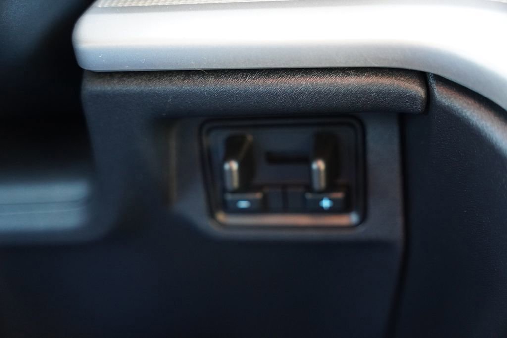 Certified 2025 Ford Expedition Active image 36