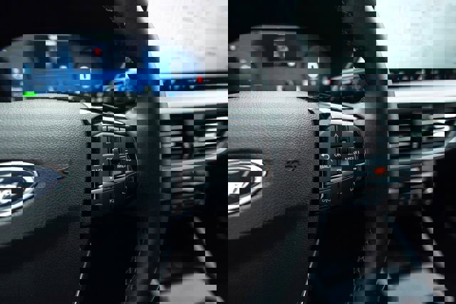 Certified 2025 Ford Escape Platinum w/ Premium Technology Package image 17