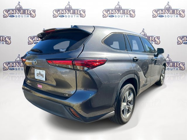 Used 2021 Toyota Highlander LE FWD image 6