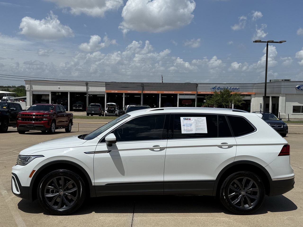 Used 2022 Volkswagen Tiguan SE AWD/4WD image 3