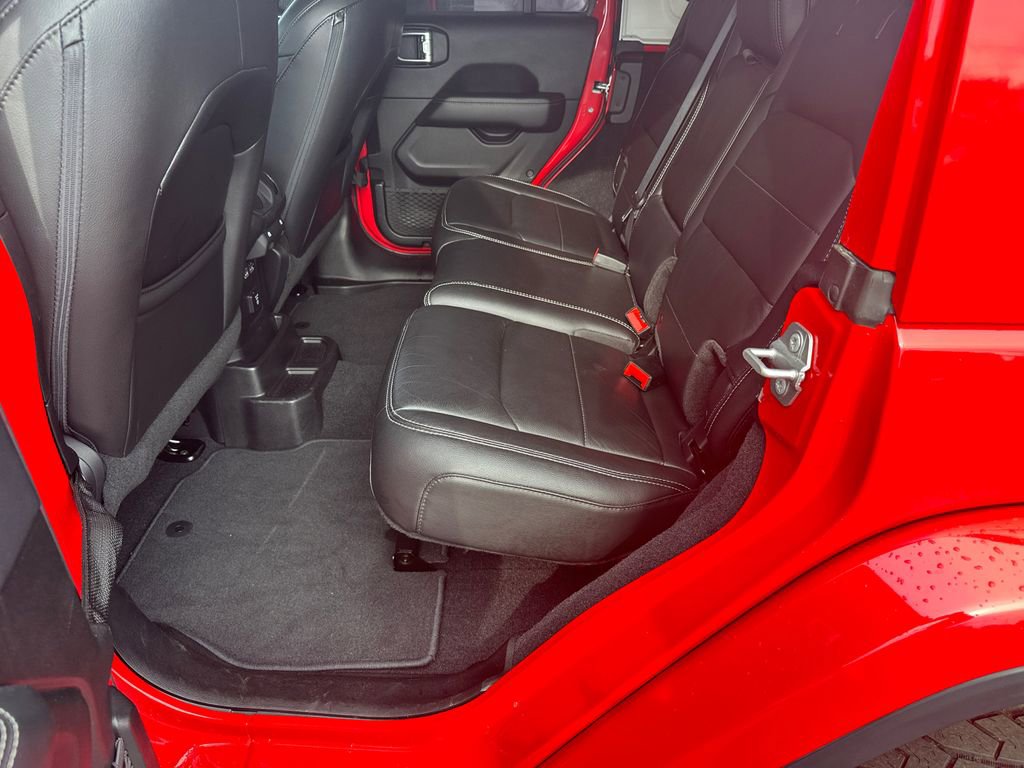 Used 2018 Jeep Wrangler Unlimited Sahara AWD/4WD image 21