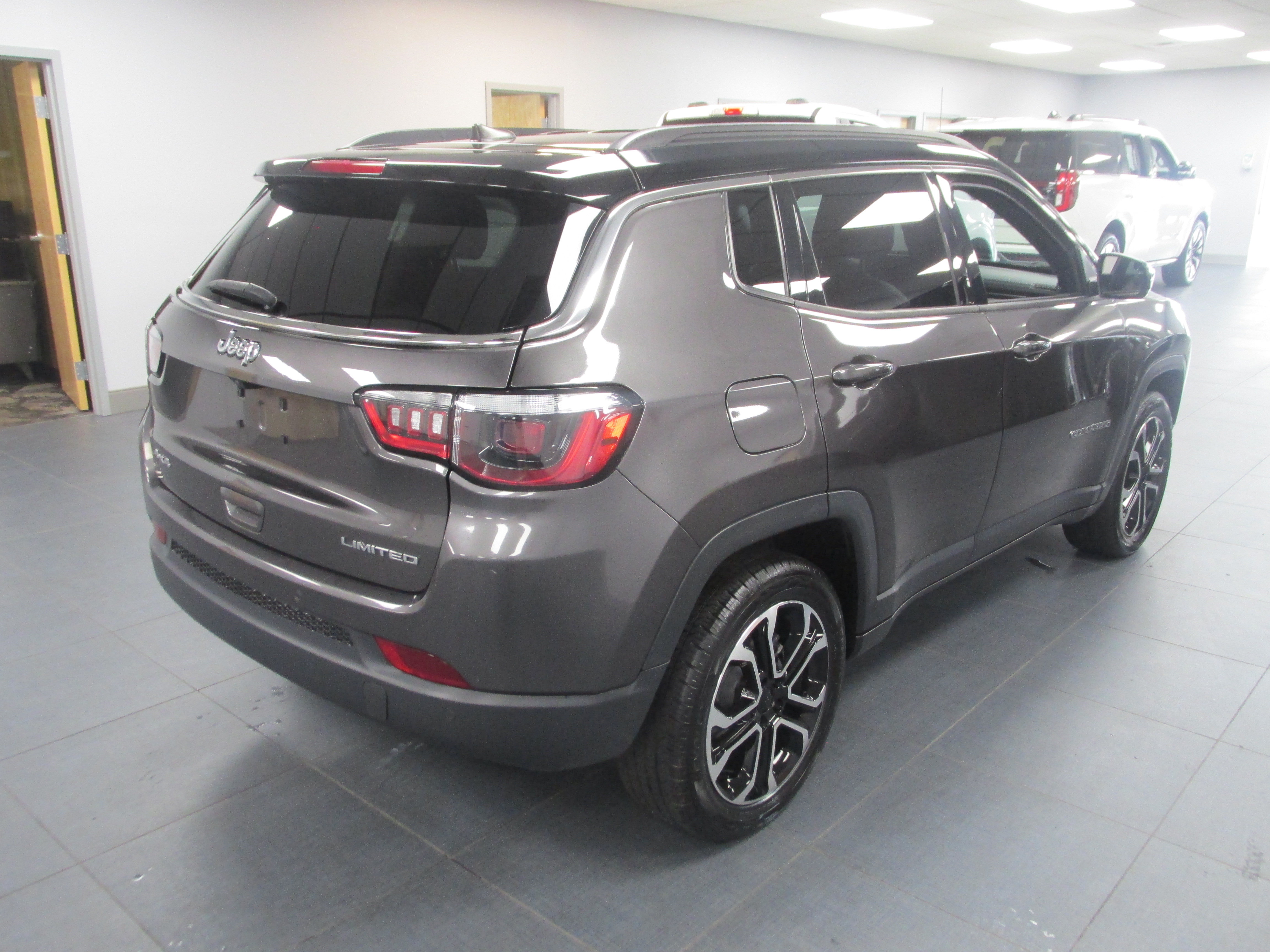Used 2024 Jeep Compass Limited AWD/4WD image 5