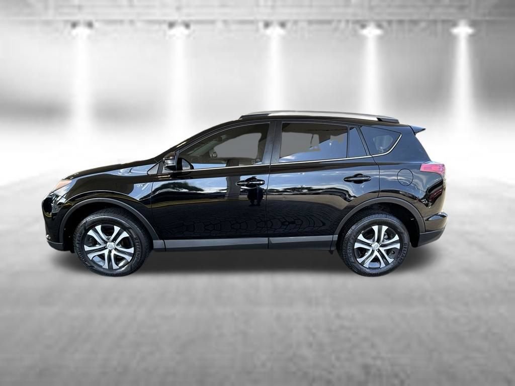 Used 2018 Toyota RAV4 LE FWD image 7