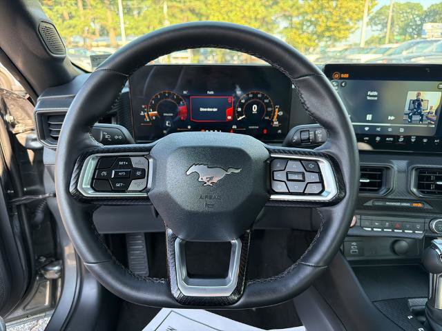 Certified 2025 Ford Mustang Coupe RWD image 13