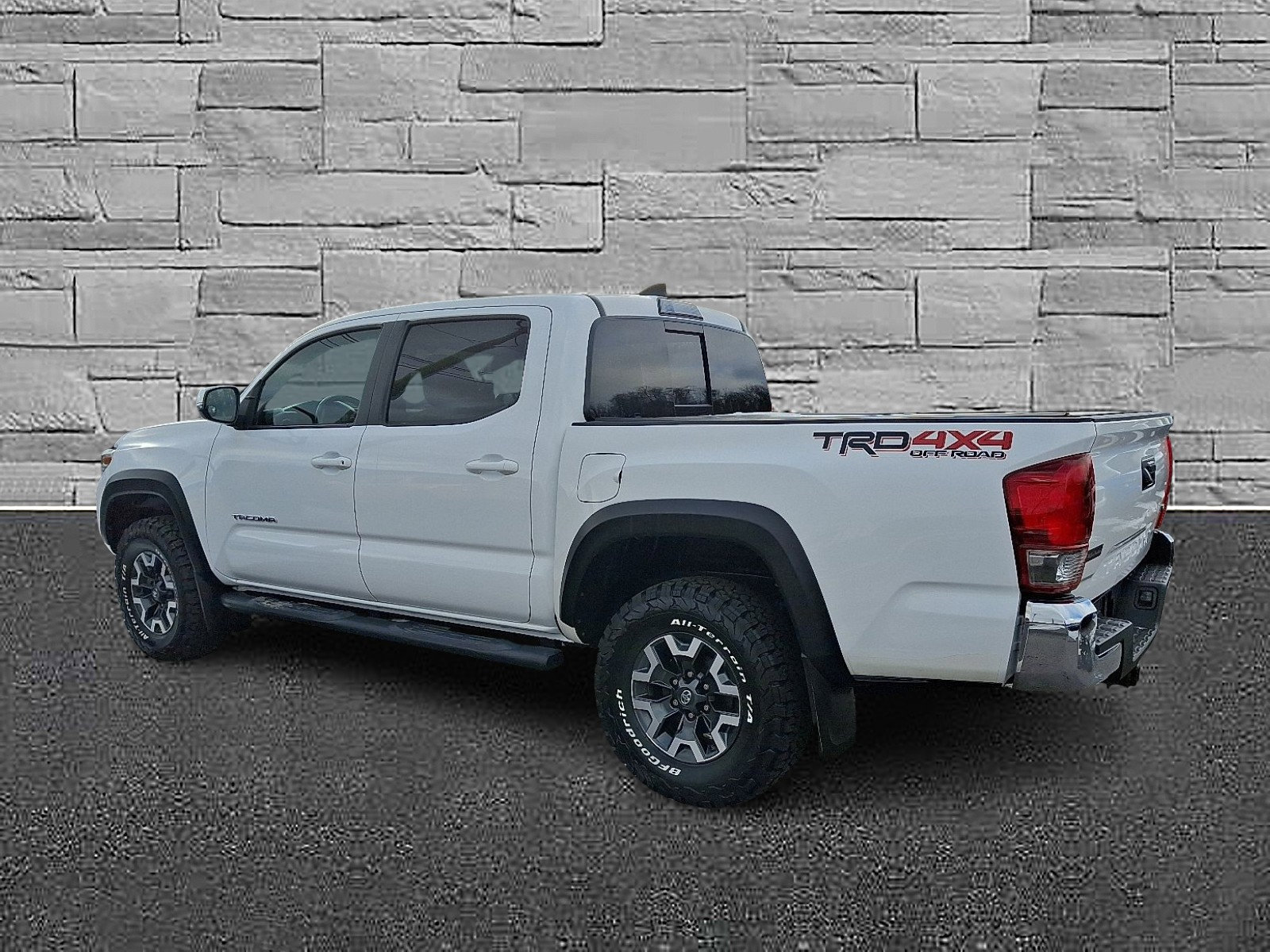 Used 2017 Toyota Tacoma TRD Off-Road image 7