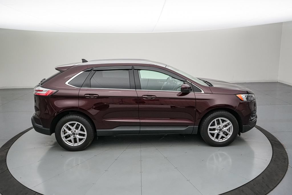 Certified 2023 Ford Edge SEL w/ Convenience Package AWD/4WD image 3