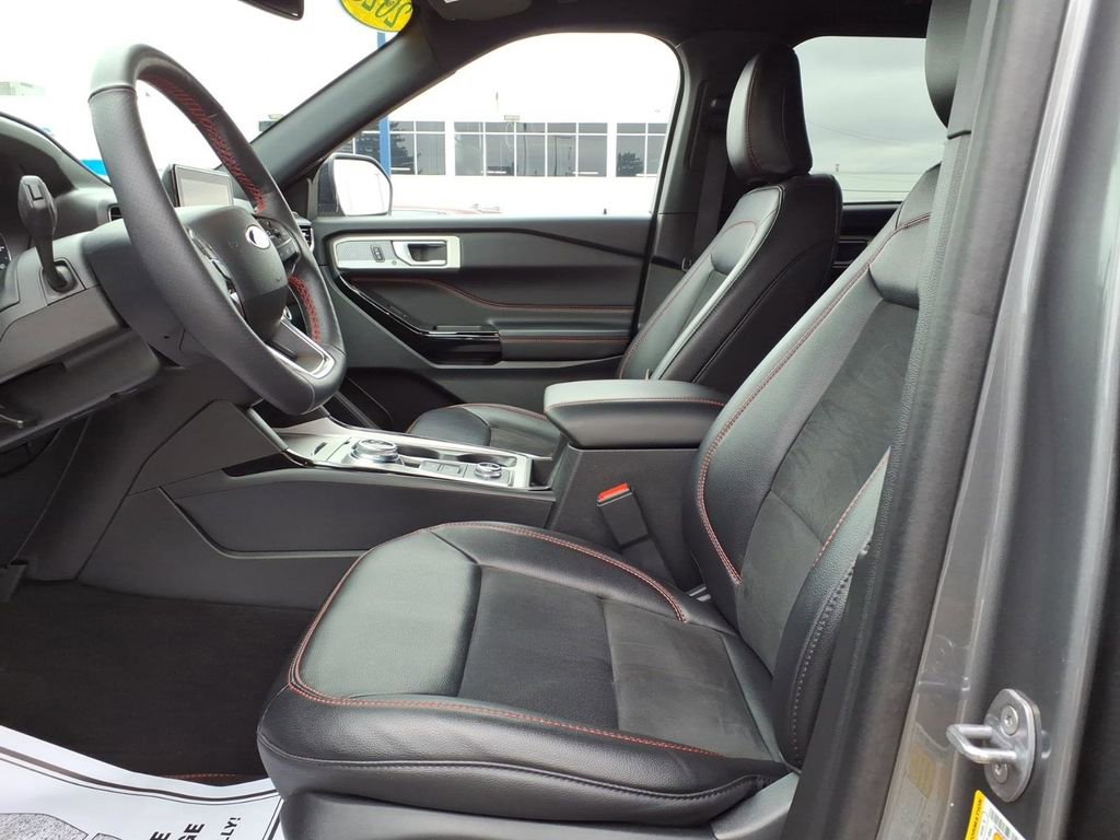 Certified 2023 Ford Explorer ST-Line w/ Class IV Trailer Tow Package image 16