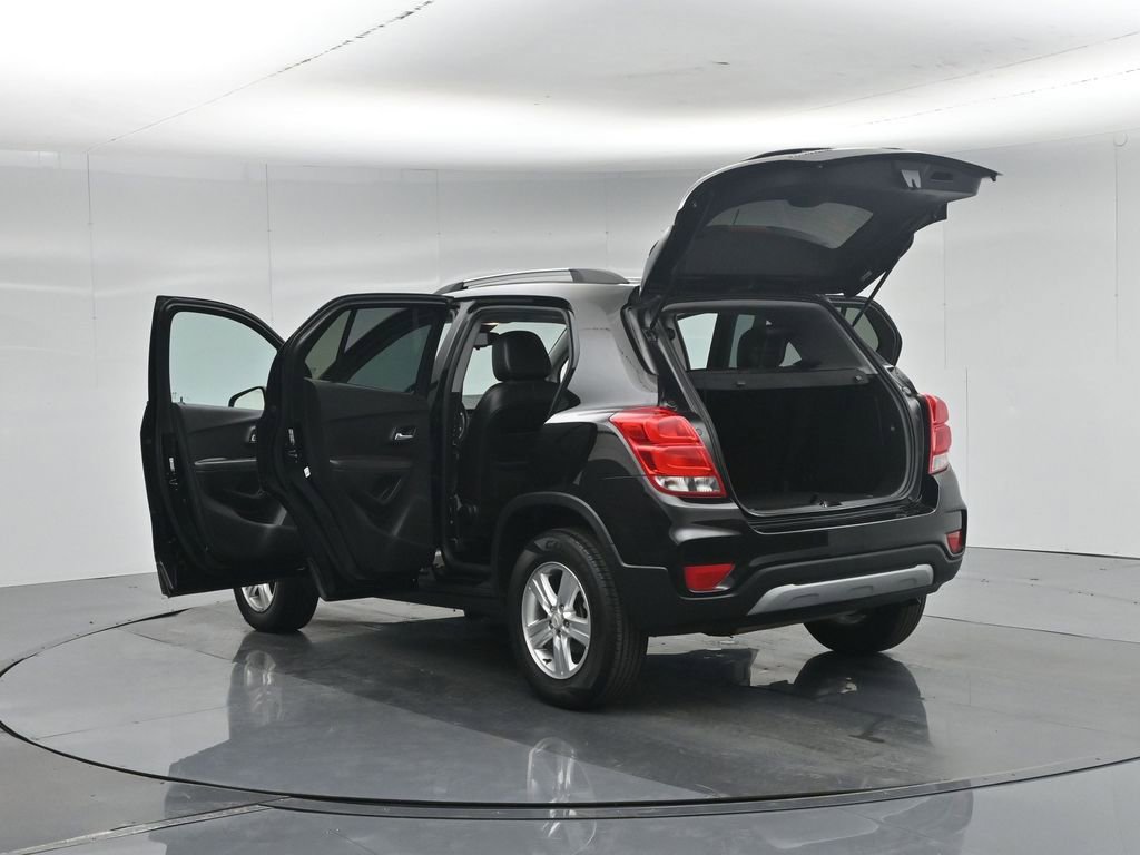 Used 2020 Chevrolet Trax LT w/ LT Convenience Package AWD/4WD image 37