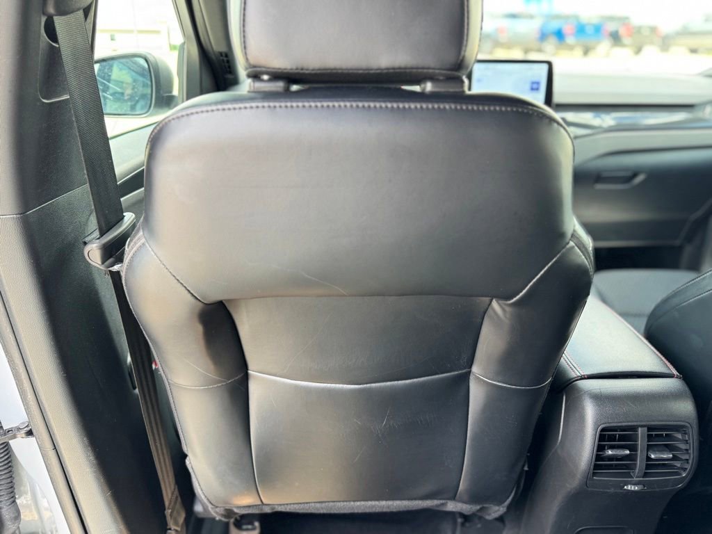 Certified 2025 Ford Escape ST-Line AWD/4WD image 33