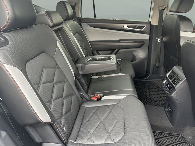 Used 2024 Volkswagen Atlas Peak Edition SE AWD/4WD image 18