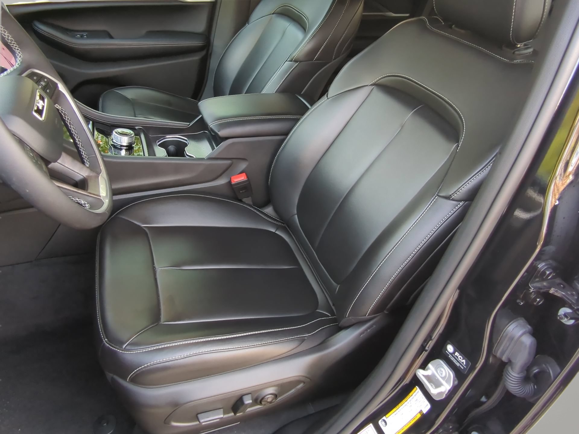 Used 2025 Jeep Grand Cherokee Limited AWD/4WD image 57