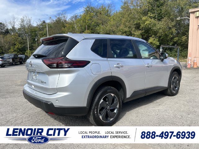 Used 2024 Nissan Rogue SV AWD/4WD image 3