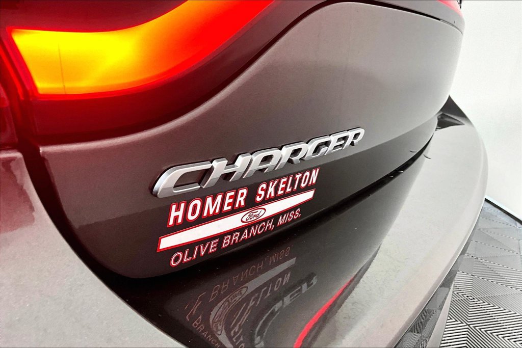 Used 2020 Dodge Charger SXT RWD image 14