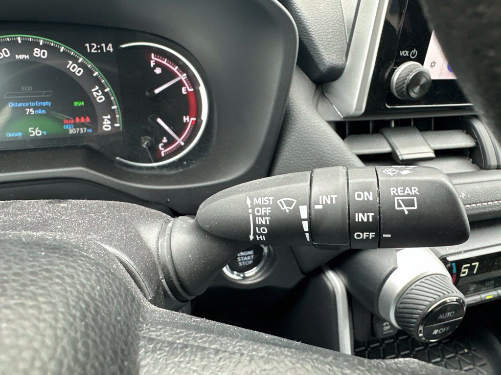 Used 2025 Toyota RAV4 XLE AWD/4WD image 40