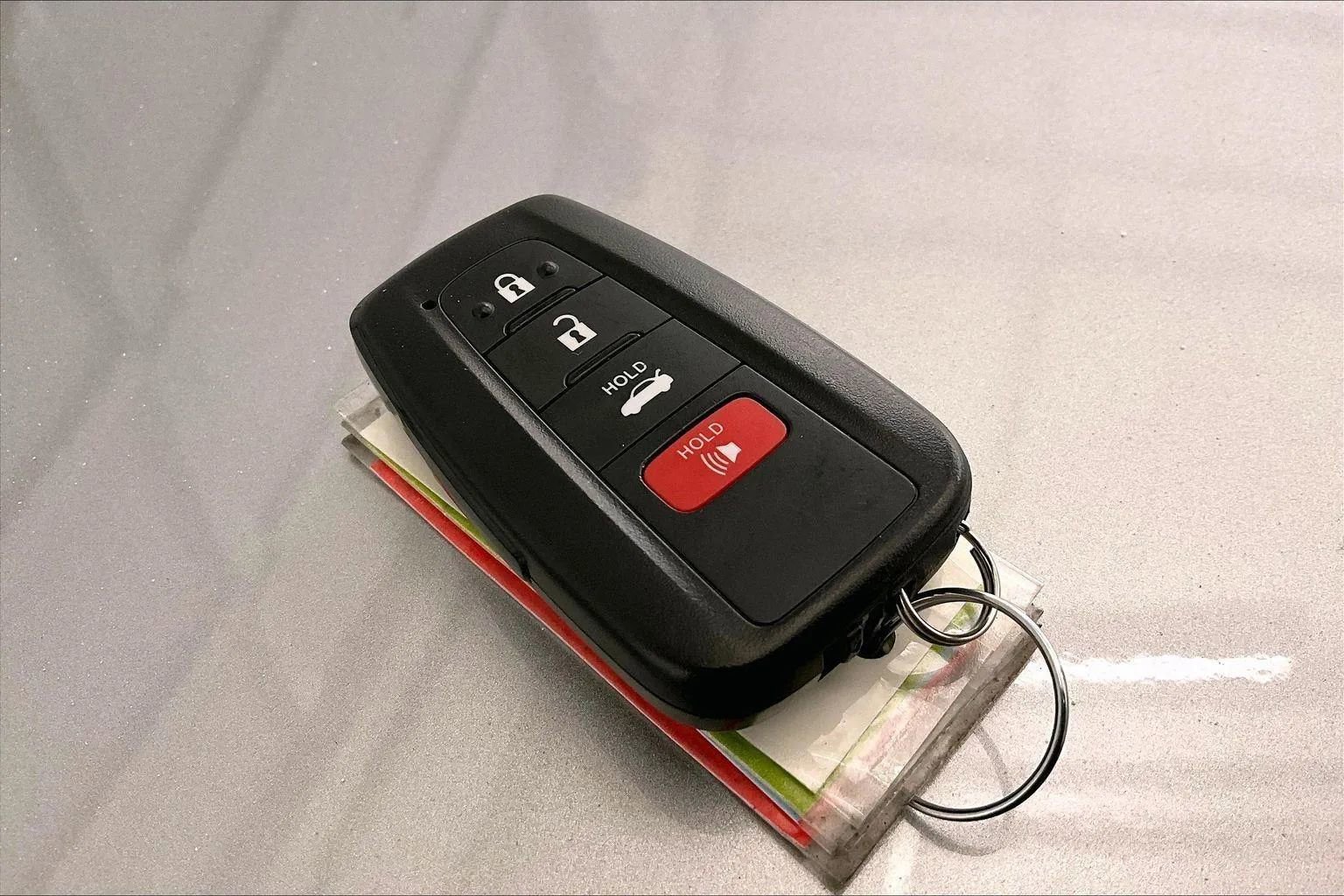 Used 2022 Toyota Avalon Limited w/ Advanced Safety Package image 9