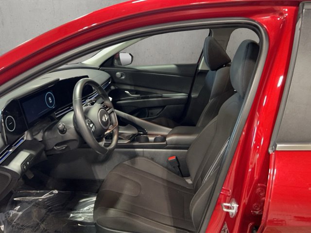 Used 2025 Hyundai Elantra SEL FWD image 13