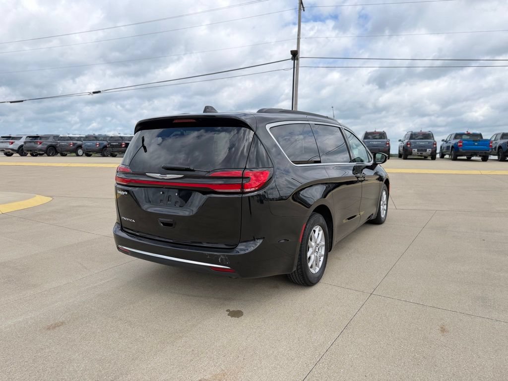 Used 2022 Chrysler Pacifica Touring-L FWD image 5