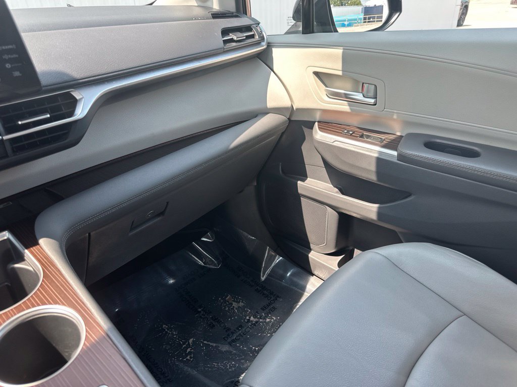 Used 2021 Toyota Sienna XLE w/ XLE Plus Package FWD image 45