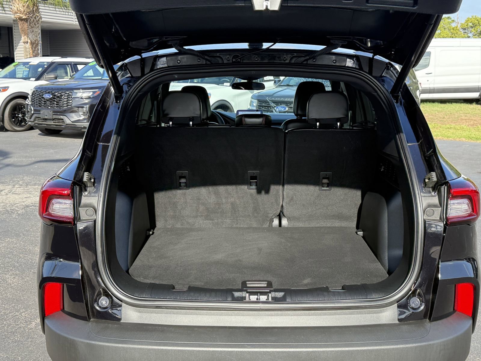 Certified 2025 Ford Escape ST-Line Select AWD/4WD image 9