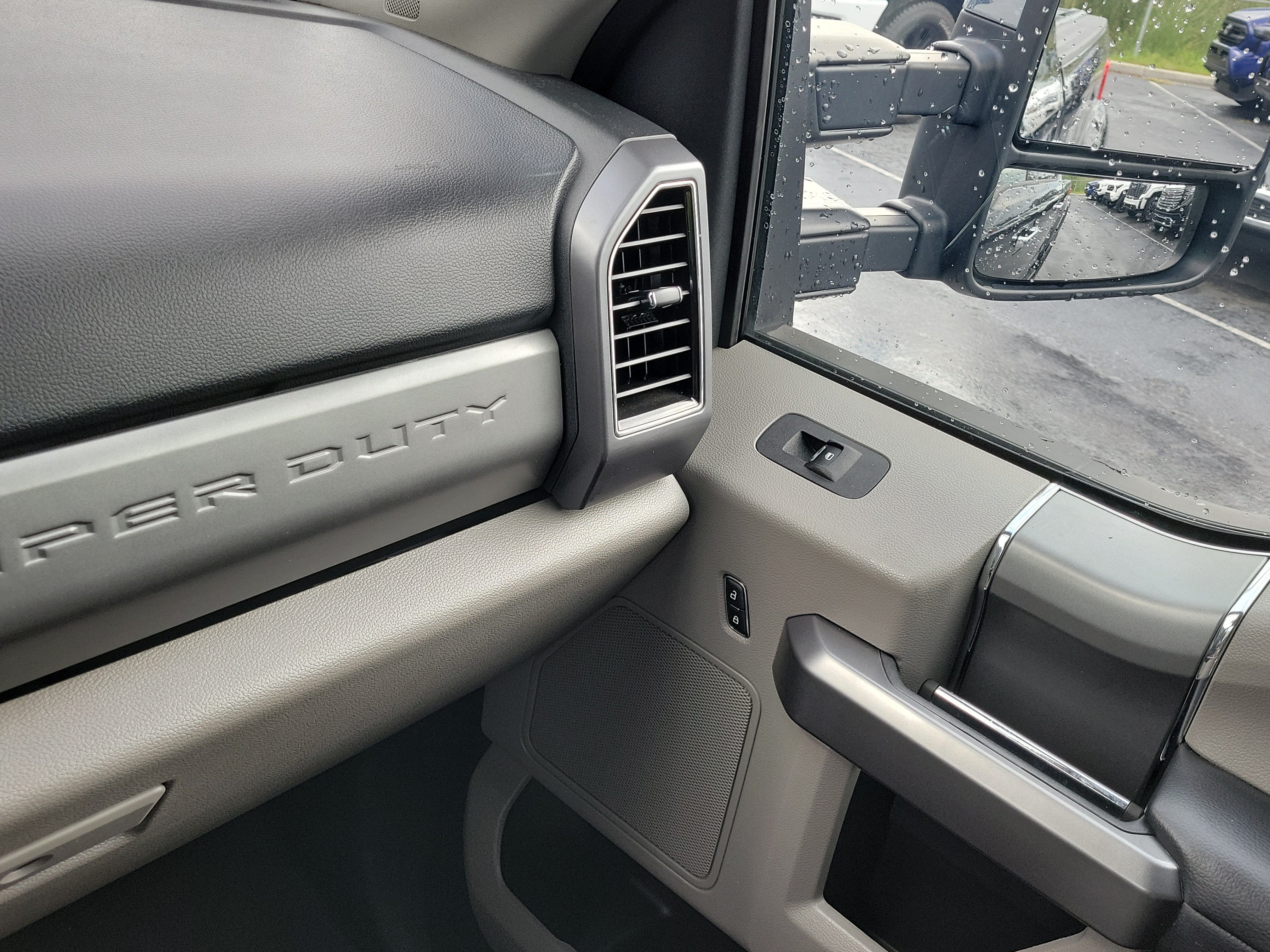 Certified 2022 Ford F250 XLT w/ XLT Premium Package AWD/4WD image 28