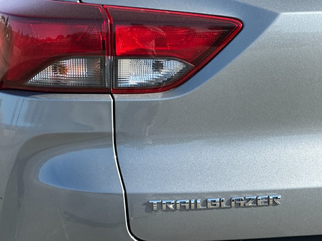 Used 2025 Chevrolet TrailBlazer LT FWD image 25