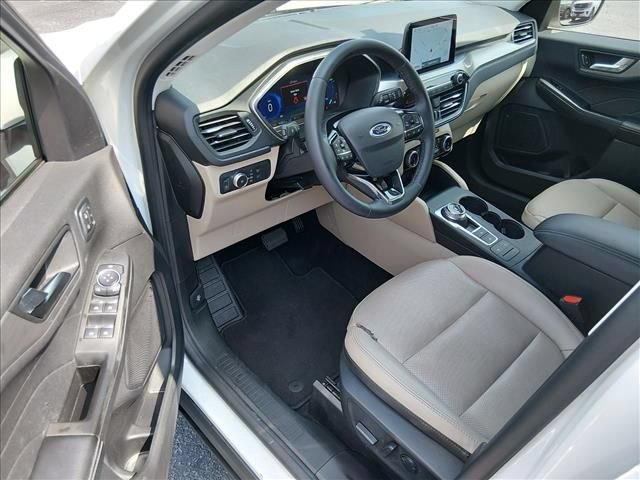 Certified 2022 Ford Escape Titanium FWD image 10