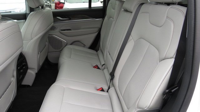 Used 2022 Jeep Grand Cherokee Overland image 11