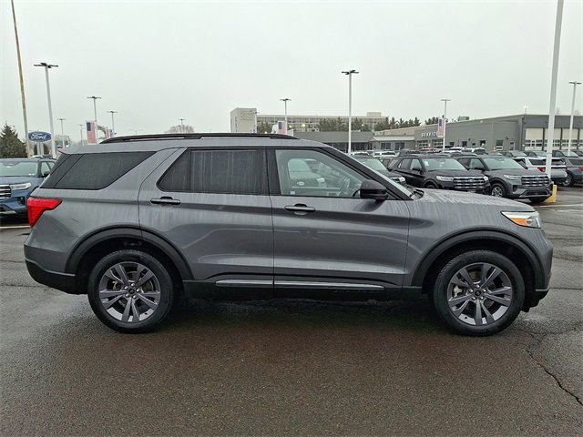 Certified 2022 Ford Explorer XLT w/ Equipment Group 202A image 5