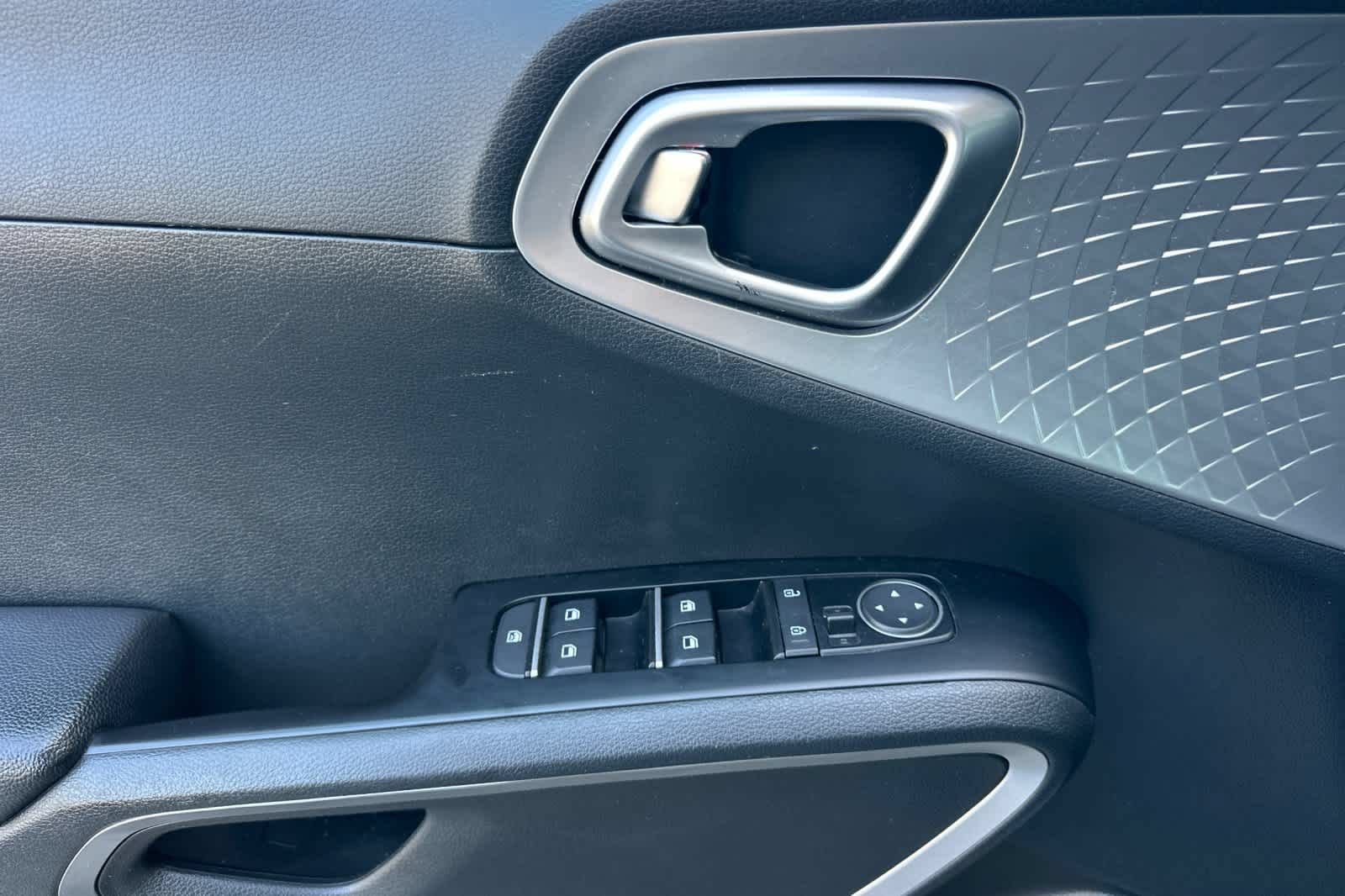 Used 2023 Kia Soul LX w/ LX Technology Package FWD image 13