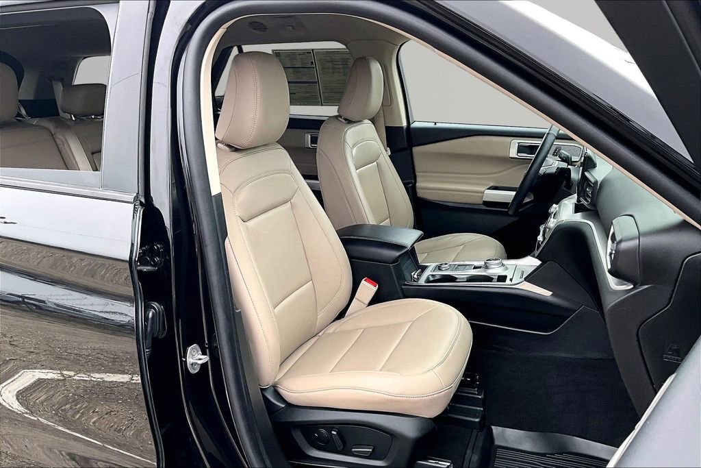 Certified 2023 Ford Explorer XLT w/ Equipment Group 202A image 7