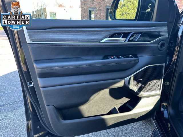 Used 2024 Jeep Wagoneer L Series II w/ Flexible Seating Group RWD image 13