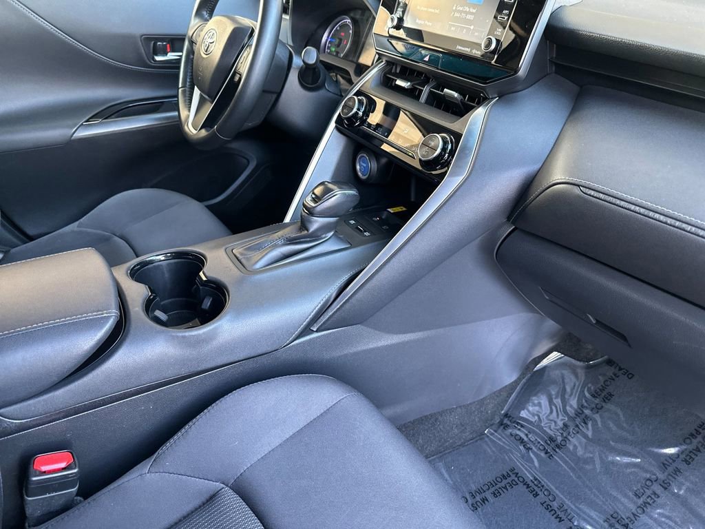 Used 2021 Toyota Venza LE image 16