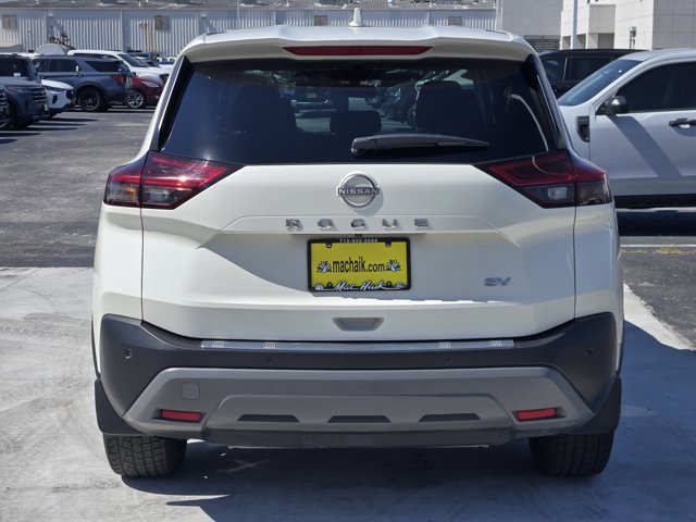 Used 2023 Nissan Rogue SV image 2