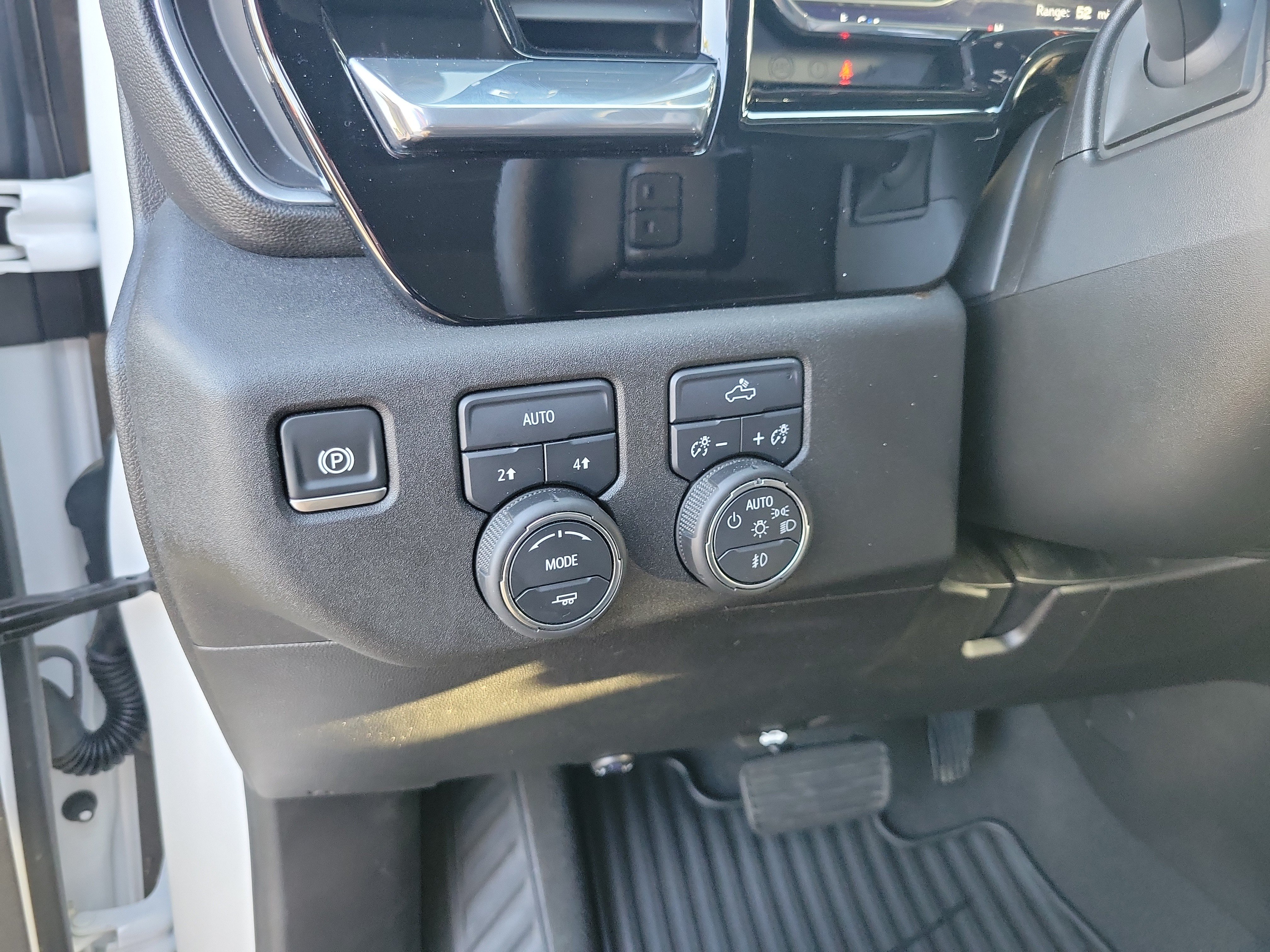 Used 2025 Chevrolet Silverado 1500 RST AWD/4WD image 10