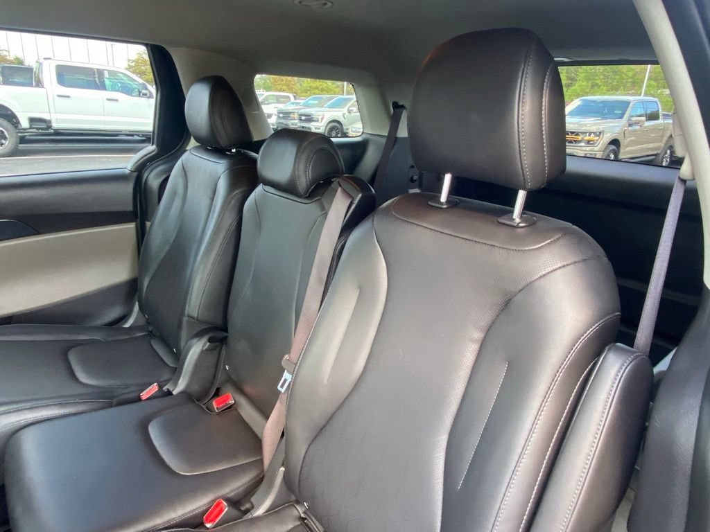 Used 2026 Kia Carnival LXS FWD image 26