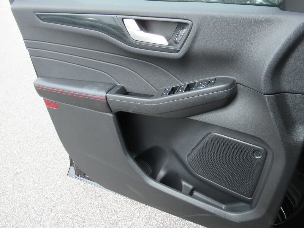 Certified 2025 Ford Escape ST-Line w/ Tech Pack #1 image 21