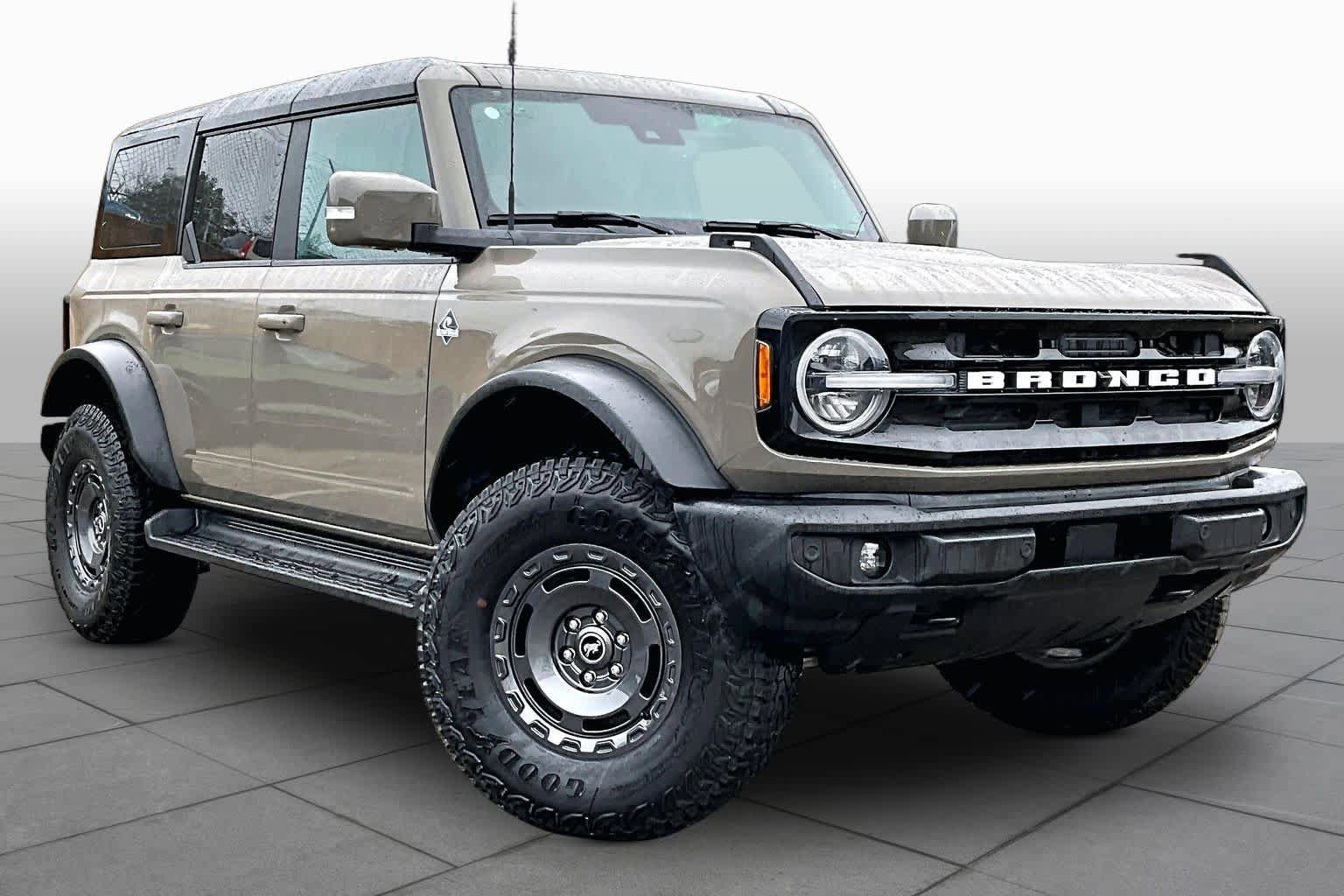Certified 2025 Ford Bronco Outer Banks w/ Sasquatch Package AWD/4WD image 3