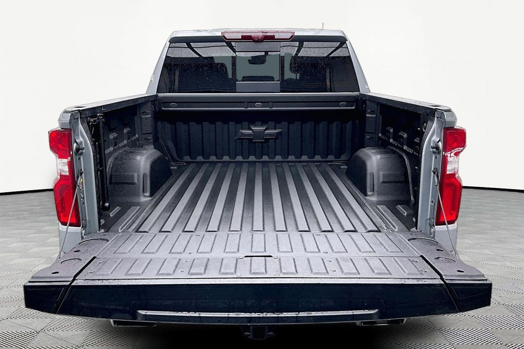 Used 2025 Chevrolet Silverado 1500 High Country w/ Technology Package AWD/4WD image 18