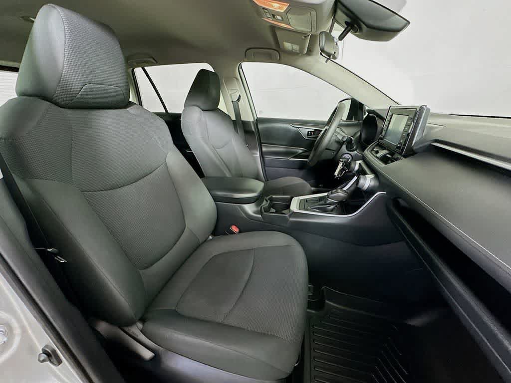Used 2019 Toyota RAV4 LE FWD image 15