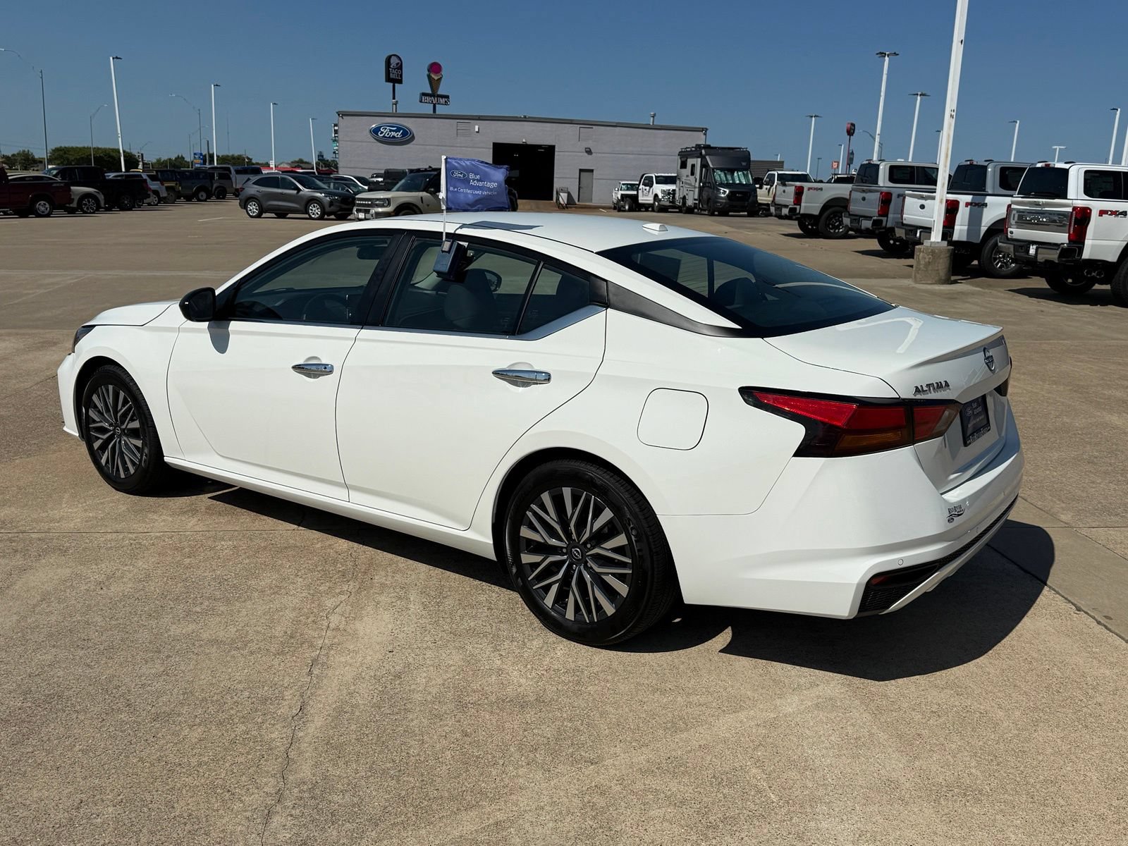 Used 2025 Nissan Altima 2.5 SV FWD image 7