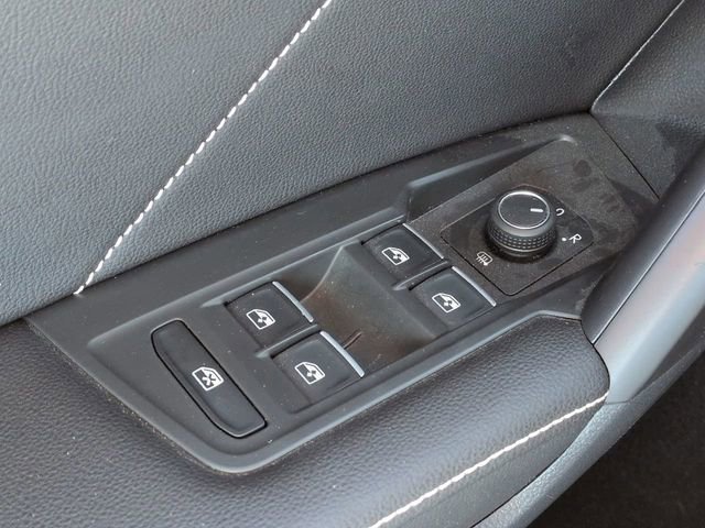 Used 2023 Volkswagen Tiguan SE w/ Panoramic Sunroof Package image 26