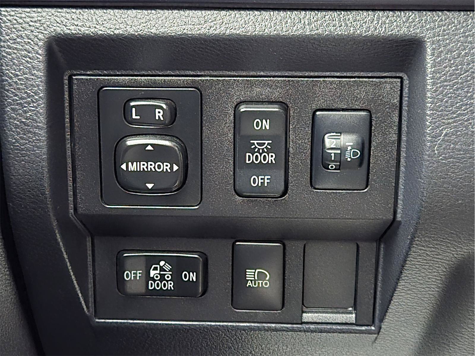 Used 2018 Toyota Tundra SR RWD image 19