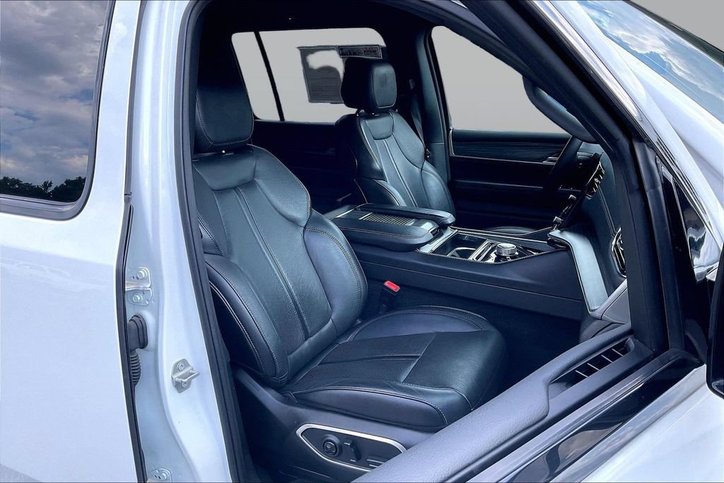 Used 2024 Jeep Wagoneer Series II w/ Flexible Seating Group RWD image 7